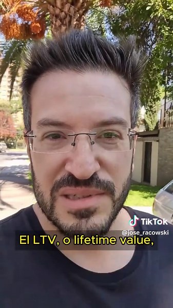 📊 ¿Tu negocio de servicios está mirando los KPIs correctos? 📊 Con estos cuatro indicadores claves, puedes medir y optimizar el desempeño de tu empresa para generar más valor y satisfacción a largo plazo 🚀 🔹 CAC (Costo de Adquisición de Clientes): Evalúa cuánto te cuesta atraer un cliente nuevo. 🔹 LTV (Lifetime Value): Calcula el valor total que un cliente genera durante su relación contigo. 🔹 CHURN: Identifica el porcentaje de clientes que te dejan y ajusta tu estrategia. 🔹 NPS (Net Promo