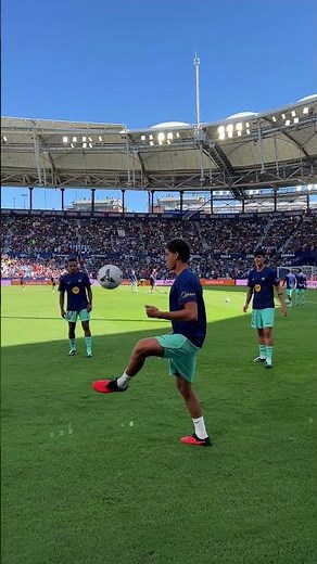 Good vibes before the game 😎 #fcbarcelona #shorts