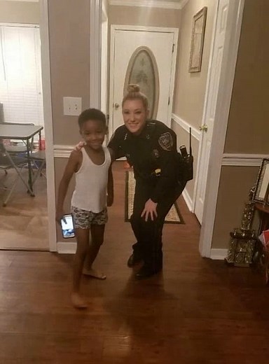 HE CALLED 911 BECAUSE HE WAS HUNGRY—AND THEN SHE SHOWED UP It was around 9:30 at night, and I was just getting my youngest ready for bed when the call came through. Dispatch said a child had dialed 911—but didn’t speak. They traced the call to a small house in my zone, so I headed over to check it out. When I knocked, a little boy opened the door, standing there barefoot in pajama shorts, holding a phone like it was the most important thing he owned. He looked nervous but determined. He told me 