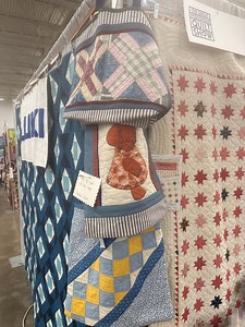 Upcycled Quilt Tote Bag – Made From Vintage Quilts of Julie Idzorek | One-of-a-kind Patchwork Bag - Etsy