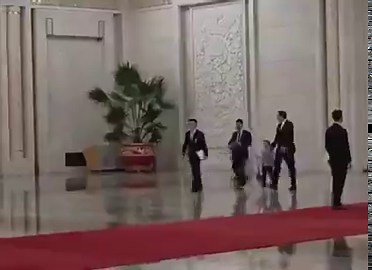 What Elon just did in Beijing has a 2,000-year-old Chinese name. The Western feed isn't going to use it.世家 (shijia). Sima Qian used the term in the Records of the Grand Historian for hereditary noble houses, the families understood to operate across generations rather than individual careers. Walking into a state-level meeting with your heir is the visible signal of shijia status. Arriving alone is a single-generation transaction.Chinese business culture rewards this thinking more aggressively t