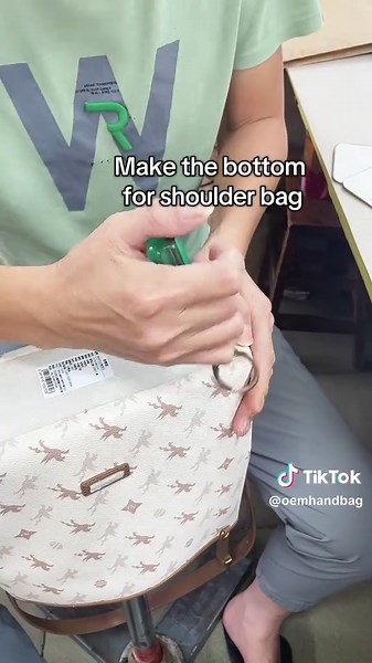 How to Create the Bottom of a Shoulder Bag