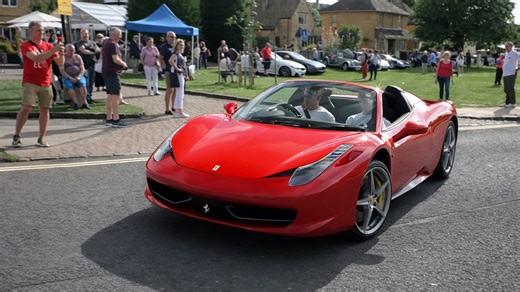 Ferrari 458 Spider stuns crowd without a roof