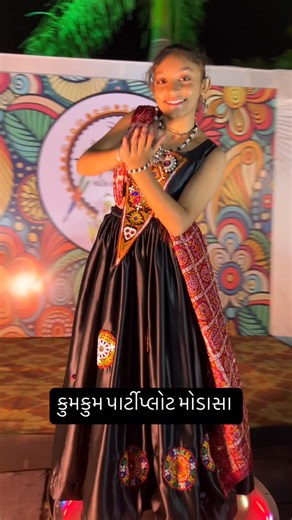 KEYA PRAJAPATI (creative keya) on Instagram: "કુમ કુમ પાર્ટીપ્લોટ મોડાસા #trendingreels #instareels #dance #keyaprajapati #viralreels #creativekeya #navaratrispecial #jhum"