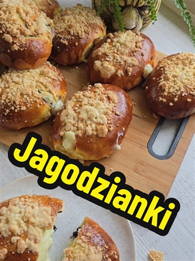 Jagodzianki z jagodami – przepis na drożdżowe bułeczki 2026