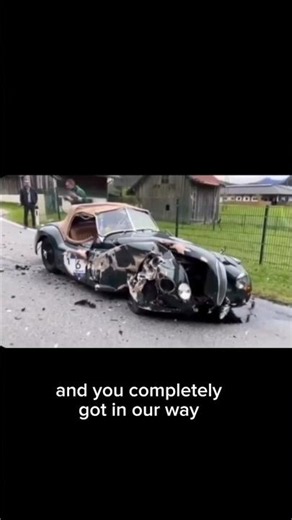 A woman on the phone drove into a 1948 Jaguar XK120. #jaguar #accident #crash