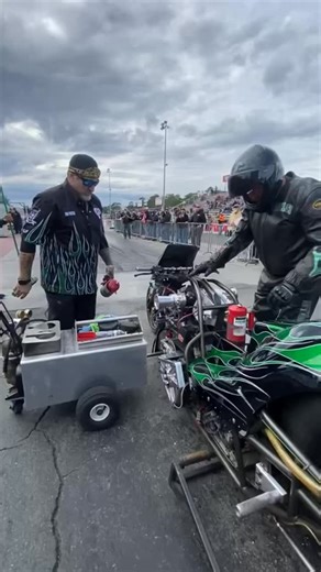 E2 TFH TK update: Jay Turner gets out in front then has problems as Tracy drives around him for the win. 6.43 at 216 mph. Moving on to the semi finals (Jimmy McMillan Video) #badappleracing #teambadapple #topfuelharley #tracykile #25yearsofTFH #amra #amralive #worldfinals | Bad Apple Racing - Nitro Harleys