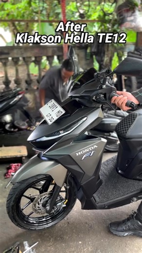 Dengan desain waterproof yang tahan percikan air, Klakson Hella Waterproof dibuat untuk menjaga performa suara agar tetap optimal 🔊 Klakson keong ini dilengkapi grill serta saluran keluar air yang membantu melindungi klakson dari air dan debu. ✔️ Cocok untuk motor & mobil 12V (motor wajib menggunakan relay) ✔️ Ukuran compact, mudah dipasang meski ruang terbatas (Plug & Play) ✔️ Suara kencang dan harmonis, jelas saat digunakan (110dB) ✔️ Desain keong waterproof IP65, tahan air dan debu Pilihan t