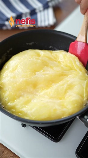 Pirinç Yufkasından Tavada Su Böreği Tarifi 😋🤌🏻 Nefis Yemek Tarifleri #shorts #nefisyemektarifleri
