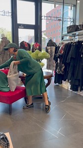 9.5K views · 98 reactions | NOWA KOLEKCJA jesień / zima  Sweter oba modele rozmiar uniwersalny cena 220 zł spódnica satynowa rozmiar uniwersalny cena 130 zł  czapka z daszkiem 90 zł torebka baranek 240 zł  mokasyny skóra ekologiczna la kierowane 190 zł  dostępny rozmiary od 36 do 41  | Domino boutique Gliwice | Facebook