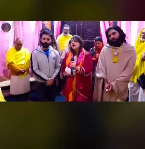 Aman Thapa on Instagram: "Jammu first singer varsha jamwal meet GURU MAHARAJ PARMANAND JI VARINDAVAn . . . . . . . .#sai #viralreels #saikapilshah #viral #reel #viralpost #jaipeeradi786🕌☪️❤️ #qwali #faker #peer #sufi #sufipost #varshajamwal #sars #mastersaleem #jammukashmir #jammudikudi#parmanandjimaharaj❤️🙏"