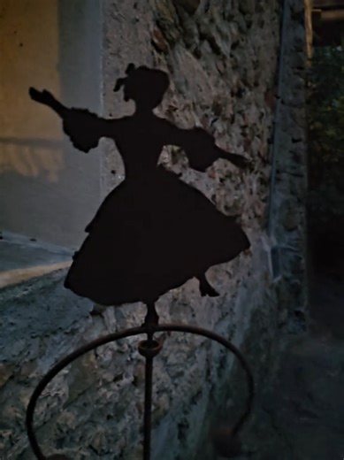 El dia que no pueda sentir las cosas que me gustan con el brillo de mis ojos ese dia cerraré los ojos y me dejaré morir #persigue #sueños #bailarina #magia #pueblos