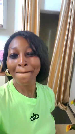 2.7K views · 218 reactions | Le sourire de la fille Ntumu ( Essakouna ❤️) et Man Ngoan Mvog Manga ( Man Ngoan Melang❤️) quand elle entend le Kongossa des bruits du samedi soir 拾拾拾拾拾✨️✨️✨️✨️ On peut aimer les bruits comme ça ? 藍藍樂﫣殺殺殺 #hybride #artistes #musiquedumonde #affiri #alima #lavieenrose Droits musicaux : ALIMA | ALIMA | Facebook