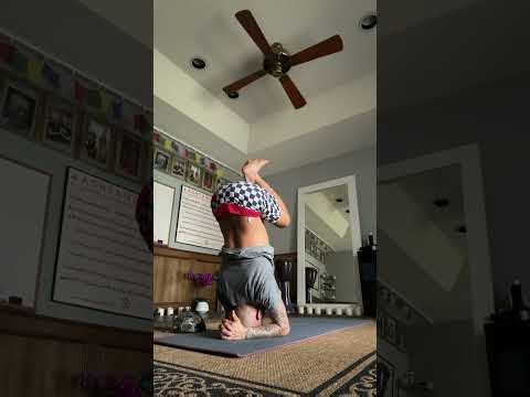 5-Minute Headstand + Pranayama (Intermediate–Advanced)