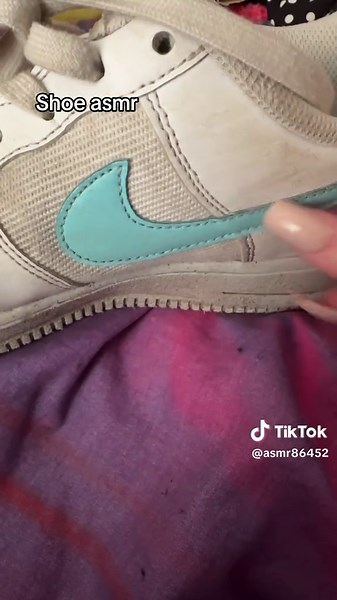 👟 #asmr #lowquality #shoeasmr #shoeasmrscratching #shoeshineasmr #asmrsounds #tapping #helpmegoviralplease #viral #shoe #crocs #nike #airforce1 #fluffycrocs #ugg #sliders