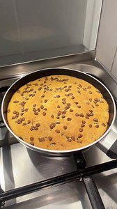 Le Cookie Géant à la Poêle Facile, Rapide et Totalement délicieux #cookie #recettefacile #recette #viralreels #fbreels #trendingreels #recetterapide #recettesimple #cuisinemaison #cuisinefacile #recettemaison #recettedujour #reelsvideoシ #reelsviralシ #virals #fypシ #reelsfood #recettegourmande #recetteexpress #pourtoi #trending #travel #trend #gateau #dessert #dessertmaison #instagood #Amazing #100k | Les recettes de cuisine