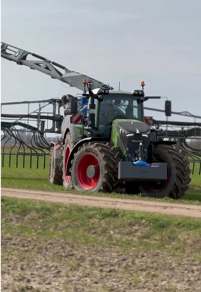 Güllefahren im Landwirtschaft: Fendt 942 in Aktion