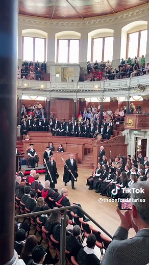 Oxford Graduation: A Ceremonial Experience