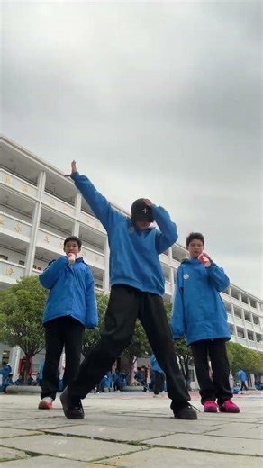 Lemon Freshness in Dance: Male Group's Unique Fork Move! LemonForkDance Douyu