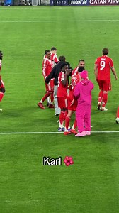 Manuel Neuer's Reaction to Karl's Outfit