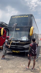 51 reactions · 15 shares | Double decker bus washing tutorial  #luxurybus #doubledeckerbus #transportation #volvo #reels | Ricky CunQrink | Facebook