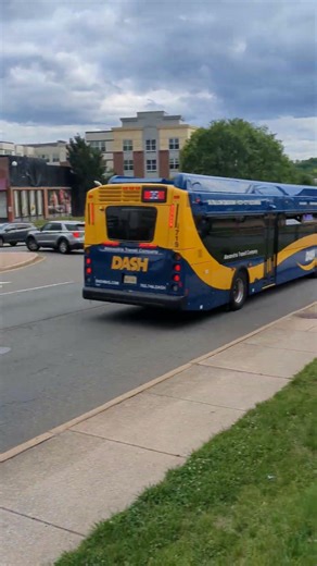 New Breed!!! DASH bus 2025-2026 New Flyer XD40 #719 working on the AT35, bound for Van Dorn Street.