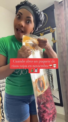 Cuando abro un paquete de rizos rojos en noviembre🥁🎅🏼🎄☃️ vuele a Navidad!! • Trenzas africanas • ⁠twist • ⁠Onda francesa • ⁠Fulanis - Bohemian y mucho más! Duran de 2-3 meses, te ayuda con el crecimiento de tu cabello 🥰💇🏽‍♀️👏🏽. Material de alta capacidad 🌟Variedad de tonos 🌟 Agenda tu cita 📅 y luce un cambio de look 💖✨ - Abierto de lunes a Sábado de 7:30am a 9pm - Solo con cita y depósito 📆💵 - Contamos con pago con QR, transferencia, efectivo 💵 Puedes hacer tu cita por aquí o por