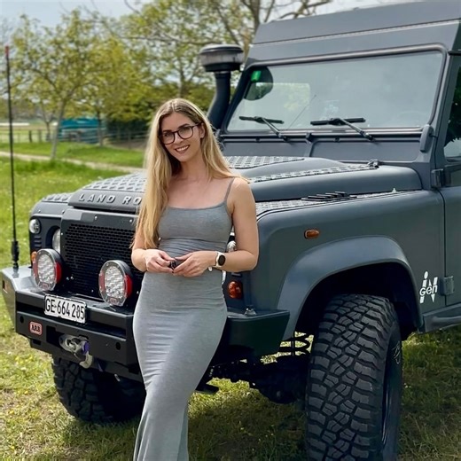 Don’t worry, I’ll get u home safe 🥰 #4x4life #defenderlife #girldrivers #landroverdefender #defendergirls #defender90 #defender #landrover | Emeline overland