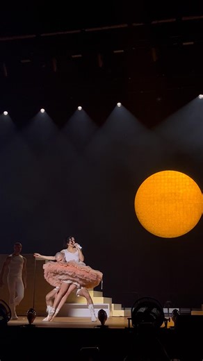 Rosalia singing Porcelana for the first time live at Lux Tour Lyon 2026