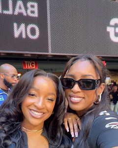 KB 💋 on Instagram: "Game day dumpy with the girls🖤❤️ & thank you to that man that let me lean on his shoulder w no reaction 🤣"