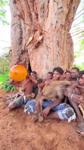 When the Hadza sat under the tree, the balloon was in focus#usa #africa #funny #comedy #brasil