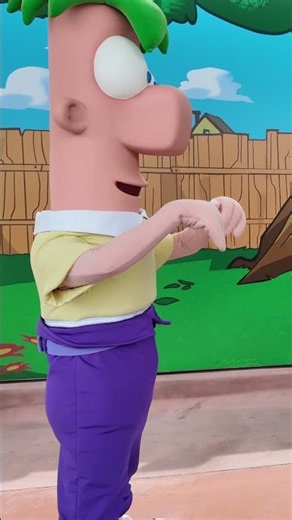 Meeting Phineas and Ferb Meet & Greet in EPCOT at Disney World