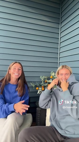 STORY TIME!! #tiktok #trending #lesbiansoftiktok #collegeathlete #wlwtiktok #lqbtq #lesbiancouple #storytime #wlw #trend #flirting