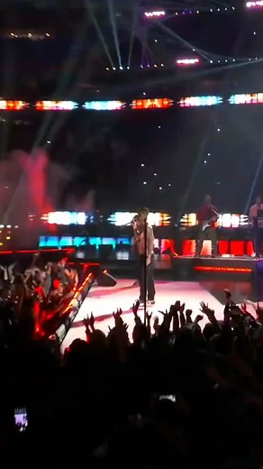 Maroon 5 - Moves Like Jagger /Pepsi Super Bowl LIII Halftime Show/ #maroon5 #moveslikejagger #pepsi #SuperBowl #live #show #concert #performs