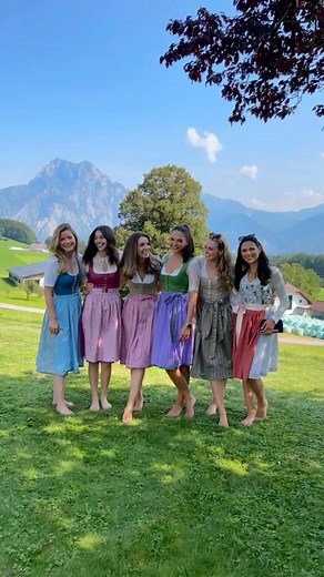 Mimi Berger on Instagram: "Selten sowas gesehen wie den Altausseer Kirtag 😂 #altaussee #altausseerkirtag #altausseerkiritog #ozapftis #feiernwieösterreicher #österreicher #bierzelt #salzkammergut #steiermark #austria #österreich🇦🇹"