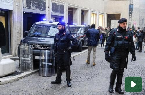 Razzismo, aggressioni e simboli nazifascisti: perquisizioni in tutta Italia