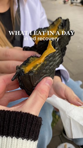 what i eat in a day in recovery - i am so proud because i didn’t go for the „safer option“ today. not even once!💪🏻 #edrecov #esrecovery #wieiad #foodrules #fdoe #whatieatinaday #fearfood #foodfreedom