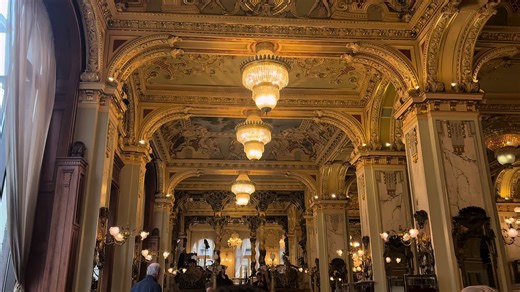 Exploring Budapest: A Holiday Vlog Experience