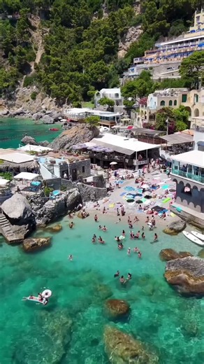Capri — Italy’s Dreamiest Island 🇮🇹🌊