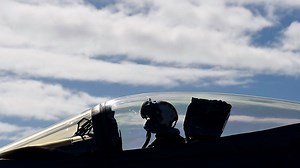 Madeline Swegle történelmet írt a haditengerészet első fekete női vadászpilótájaként