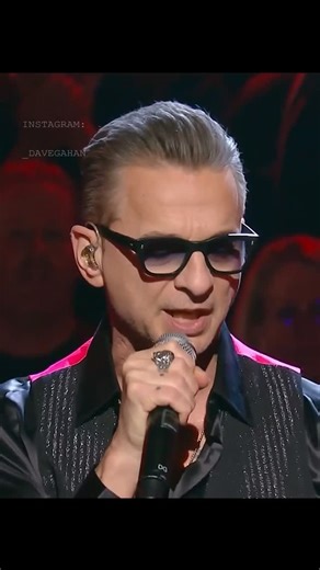 𝐃𝐚𝐯𝐞 𝐆𝐚𝐡𝐚𝐧 on Instagram: "𝐖𝐚𝐠𝐠𝐢𝐧𝐠 𝐓𝐨𝐧𝐠𝐮𝐞 (live Taratata 2023) #depechemode #davegahan #martingore #mementomori #rockstar"