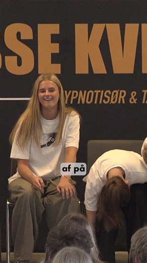 Så er der gang i hypnosepistolen #hypnosis #comedy #lassekvist #navn #efterskole #efterskolehypnose #hypnogun Klippet er fra et #hypnoseshow på @stidsholtefterskole i 2026