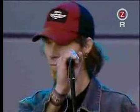 Queens of the Stone Age - Auto Pilot (Live at Hultsfred 2003)