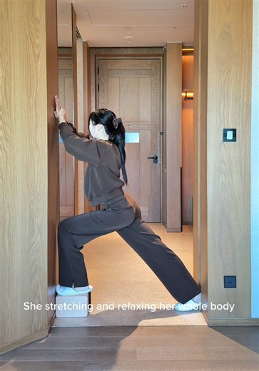 Day 6 of ORI New Year Resolution ✨ No panic. No rush. Just a stretch and a breath. Steady composure. 💪🏻🍃