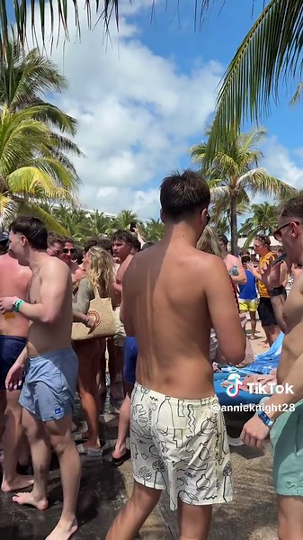 Spring Break Inspiration with Bonnie Blue and Annie Knight