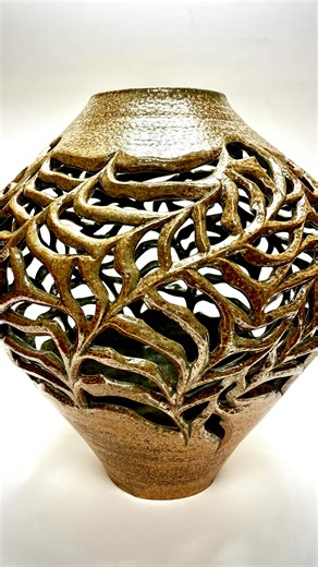 Hanna Traynham on Instagram: "I had an incredible time at the Penland Winter Residency @penlandschool . I am grateful for the opportunity to develop my work. Thanks to Susan Faegin @susanfeagin for holding it down in the ceramics studio @penland_clay . I fired the soda kiln twice and am excited about the new work that emerged! I’ll be taking this one to Detroit NCECA for the Gail Nichols exhibition in March. @nceca . I adored my studio mates, but sadly didn’t capture everyone. @fedorschakartshac