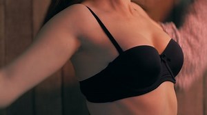 Woman Taking Off Her Shirt Expose: video de stock (totalmente libre de regalías) 1044144145 | Shutterstock