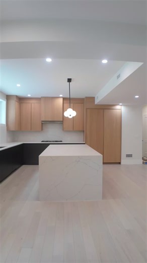 Sleek, stylish, and effortlessly modern—this kitchen redefines contemporary living with clean lines, minimalist details, and timeless elegance. ✨ #kitchendesign #modernkitchen #dreamkitchen #interiordesign