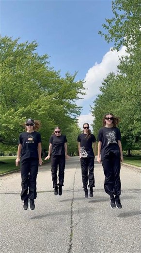 Ballerinas try Michael Jackson's Choreo! 😎🔥 #shorts #dance #trend #michaeljackson