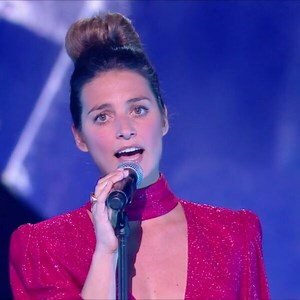 Laetitia Milot attaquée sur les réseaux sociaux après sa chanson "ratée" dans Danse avec les stars - Télé 2 Semaines